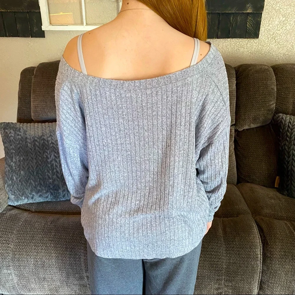 PINK v-neck long sleeve - Picture 2 of 5